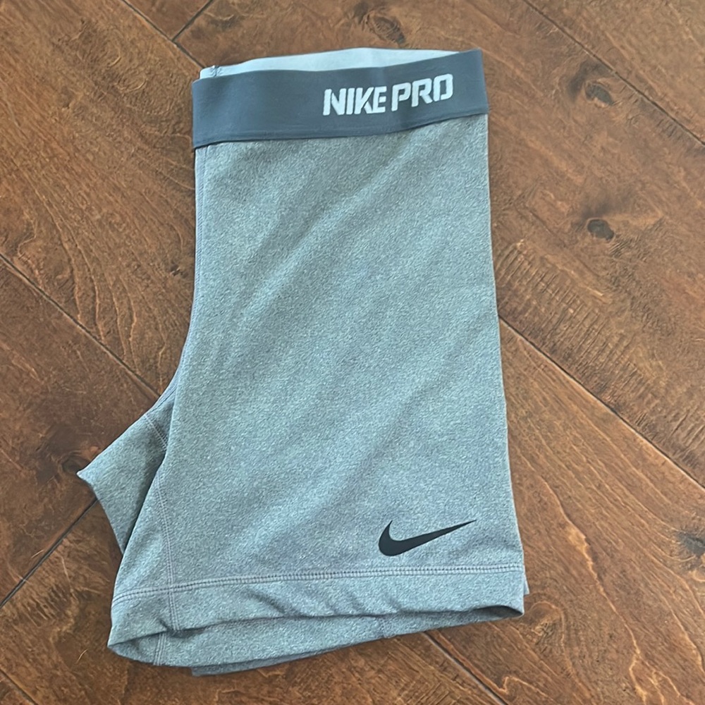 NWOT mid-rise Nike bike shorts